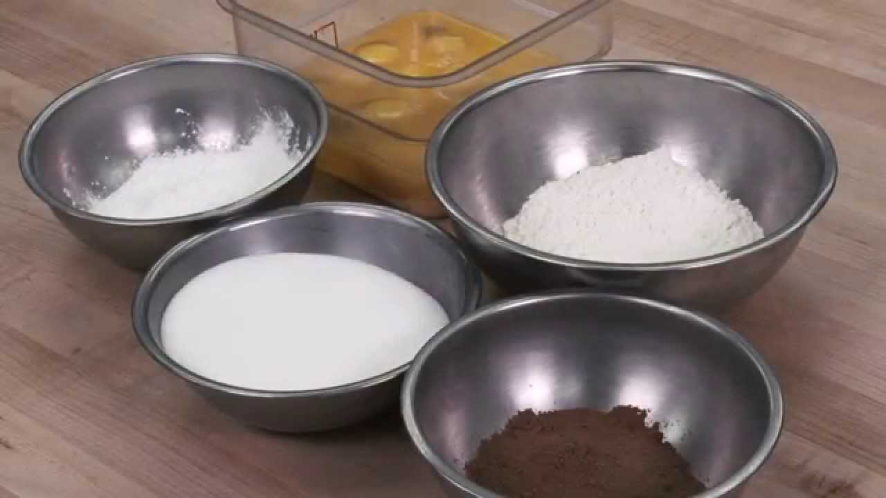 NAIT demonstrates how to make a foam (sponge) cake