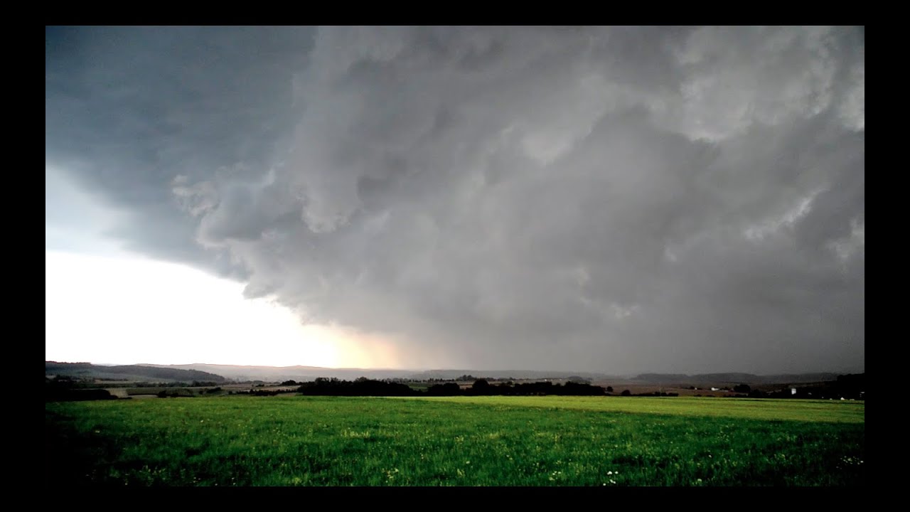 Damaging Supercell with Hurricane Force Winds | Gewitterjagd