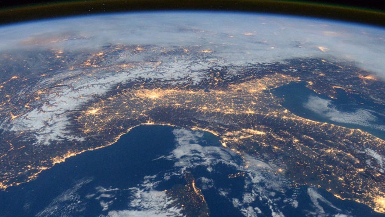 International borders that are visible from space