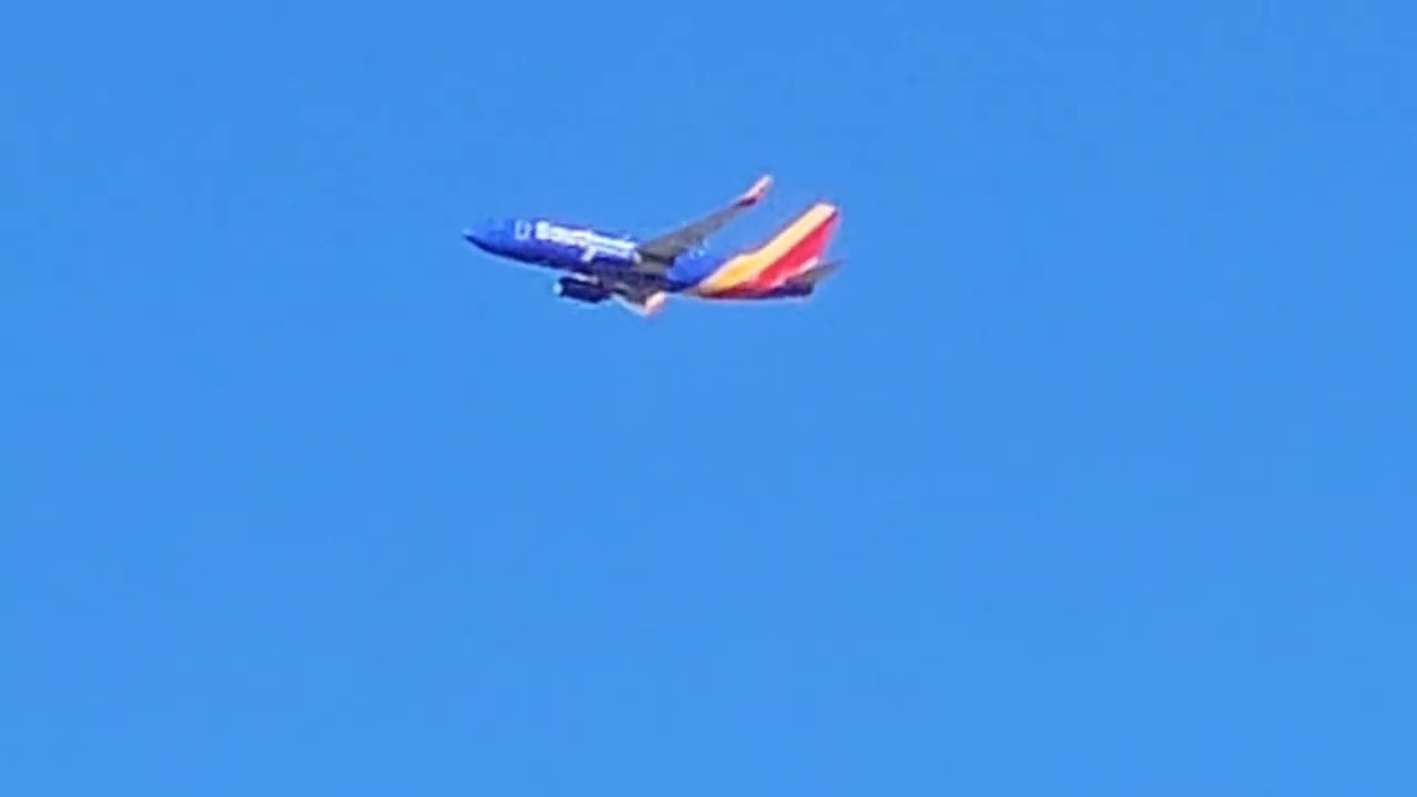 Southwest Airlines Boeing 737-7BD N7749B taking off from the El Paso to Phoenix.