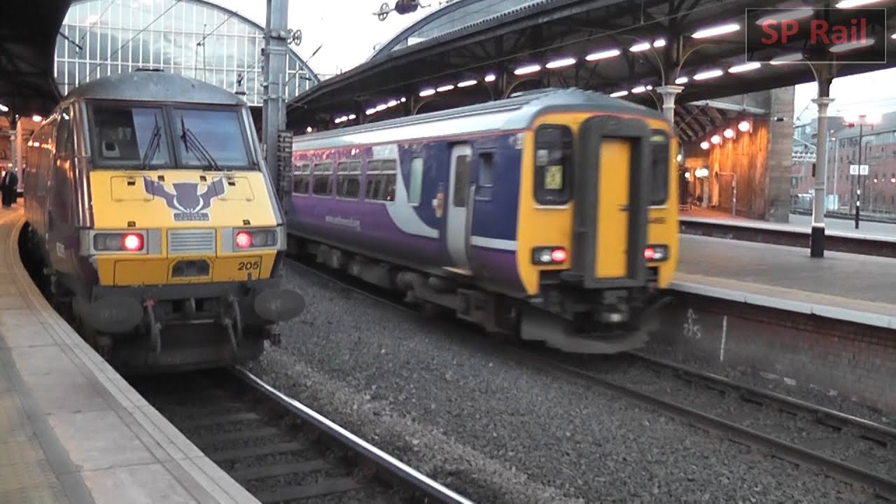 Newcastle Station evening time - Train Watching