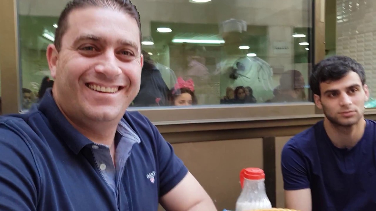&bull; В ресторане &laquo;Хашим&raquo; в Аммане. In the restaurant 