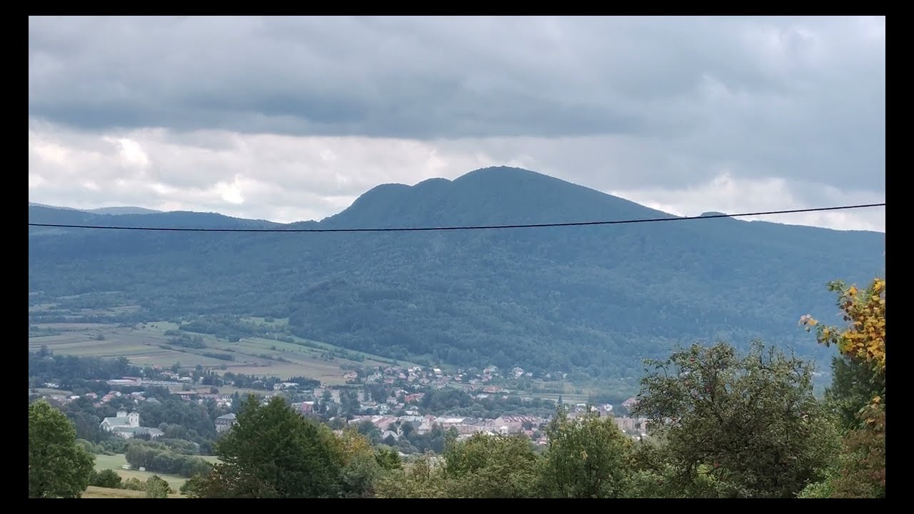 Widok na gorę Cergowa, oraz zjazd z okolic g&oacute;ry Frank&oacute;w (Patryja, 534 m n.p.m.)