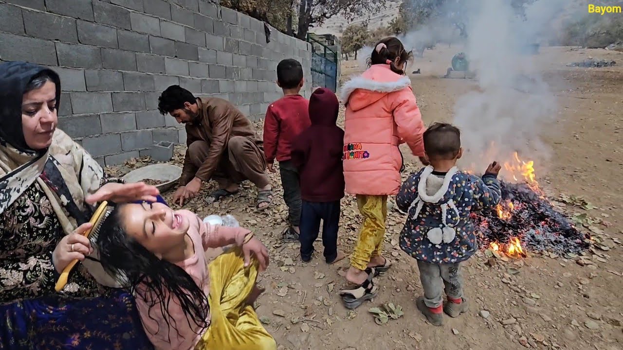 Golsom andDena'sromantic meeting:The children'shappiness and the hospitality of theJahanbakhshfamily