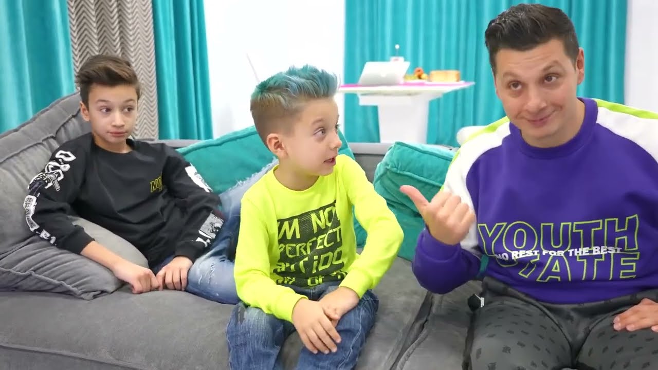 AMONG US VS DAVID 😱 Vajon a testvér elkapja a gonosz hőst? Menő fiúk és kínos helyzetek