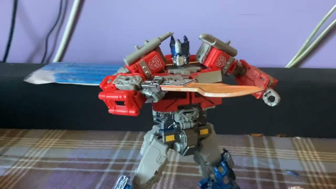 Transformers rise of the beast Optimus prime review custom. for @F0XITR0N_PRIME  ￼￼