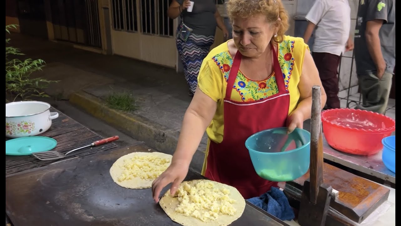 La carreta de doña Emilia en Tepic, Nayarit