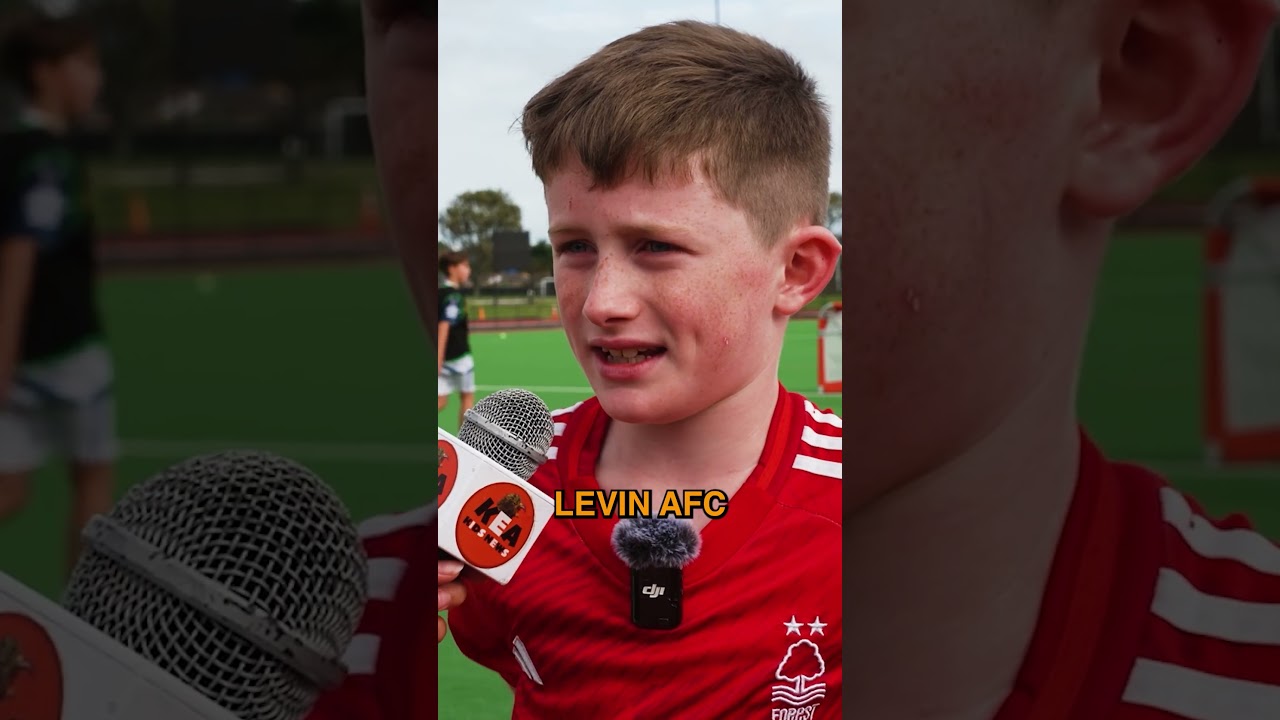 Kid with one leg tears up the footie field