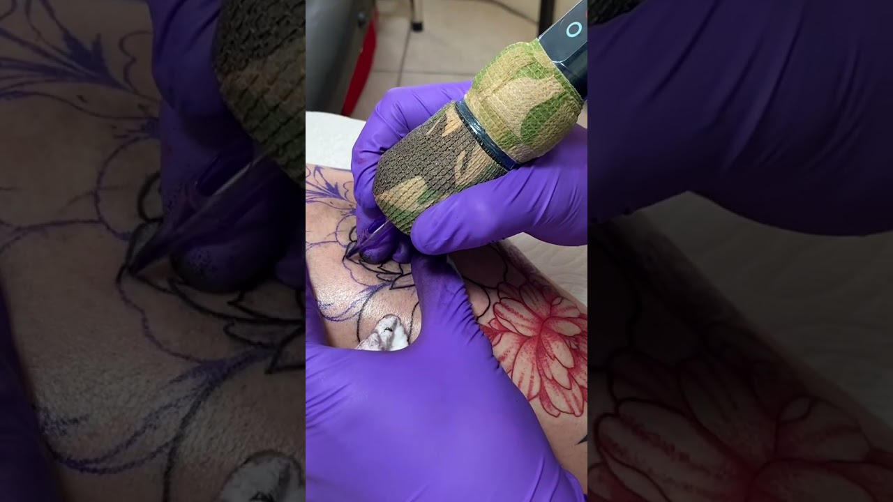 Real time tattooing using 7rl, 5.5 voltage ,floral tattoo design #tattoo #tattooart #tattooideas 