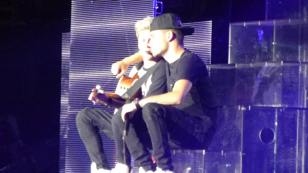 Little Things- 2nd Row One Direction Adelaide 25/9