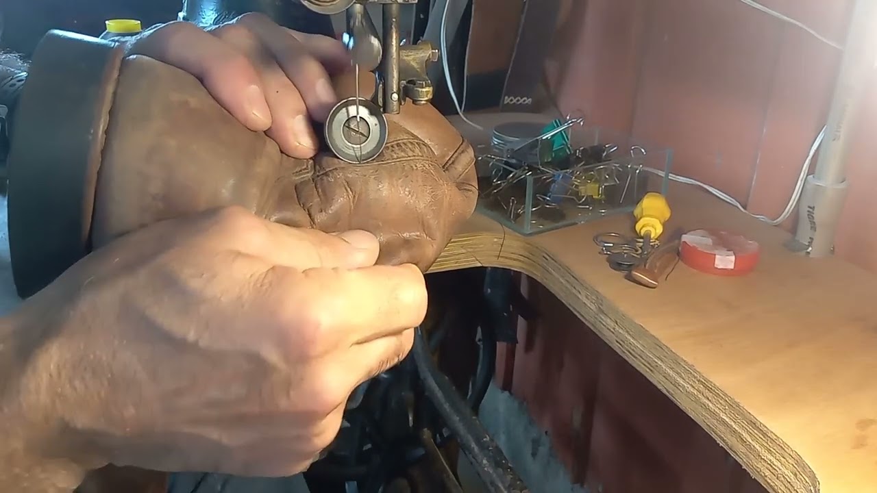 Costurando cano de bota na máquina esquerda!