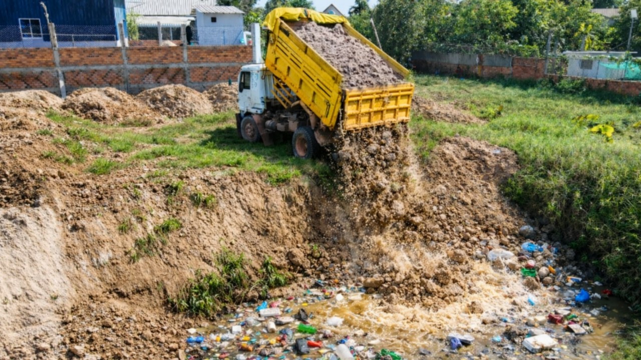 Wonderful Activity Delete POND by BULLDOZER Komat'su Pushing Soil & 5T Dump Truck Unloading Soil to