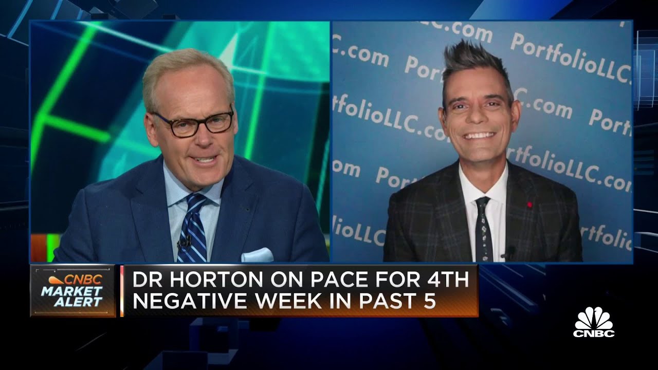 'Disney is a value investor's dream,' says Portfolio Wealth Advisors Lee Munson