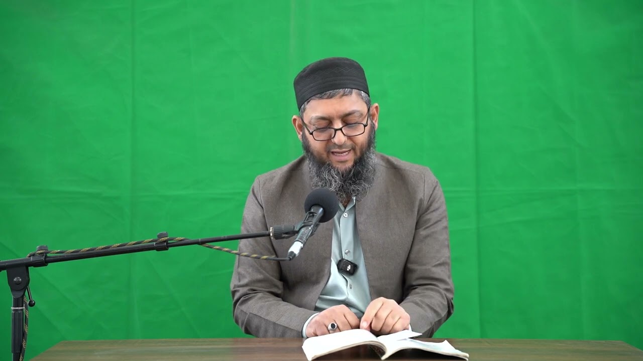 ٣٨