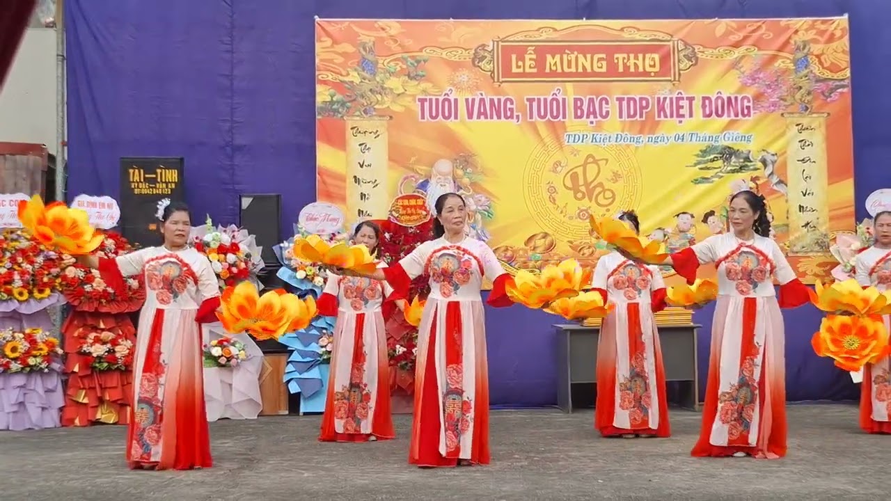 Múa quạt TpHCM,đẹp nhất tên người,câu lạc bộ dưỡng sinh biểu diễn