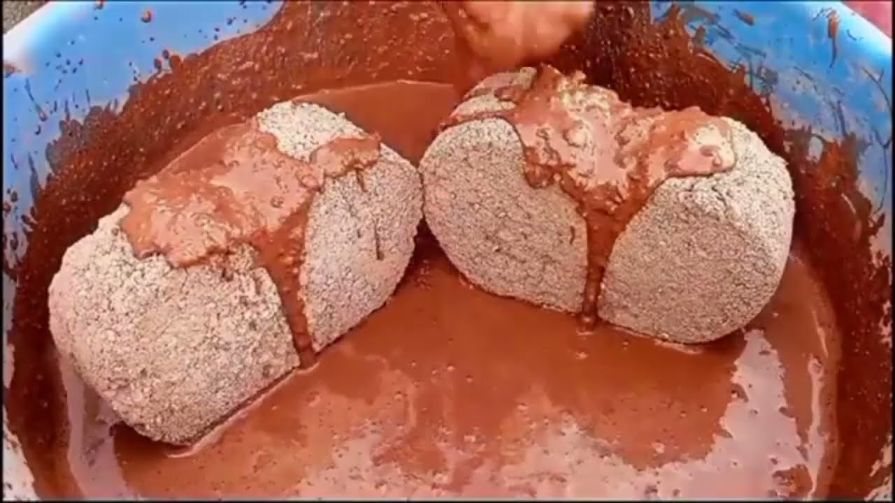 ASMR//Crunchy red dirt water 💦 crumbling yummy satisfying relaxing #mouthwatering