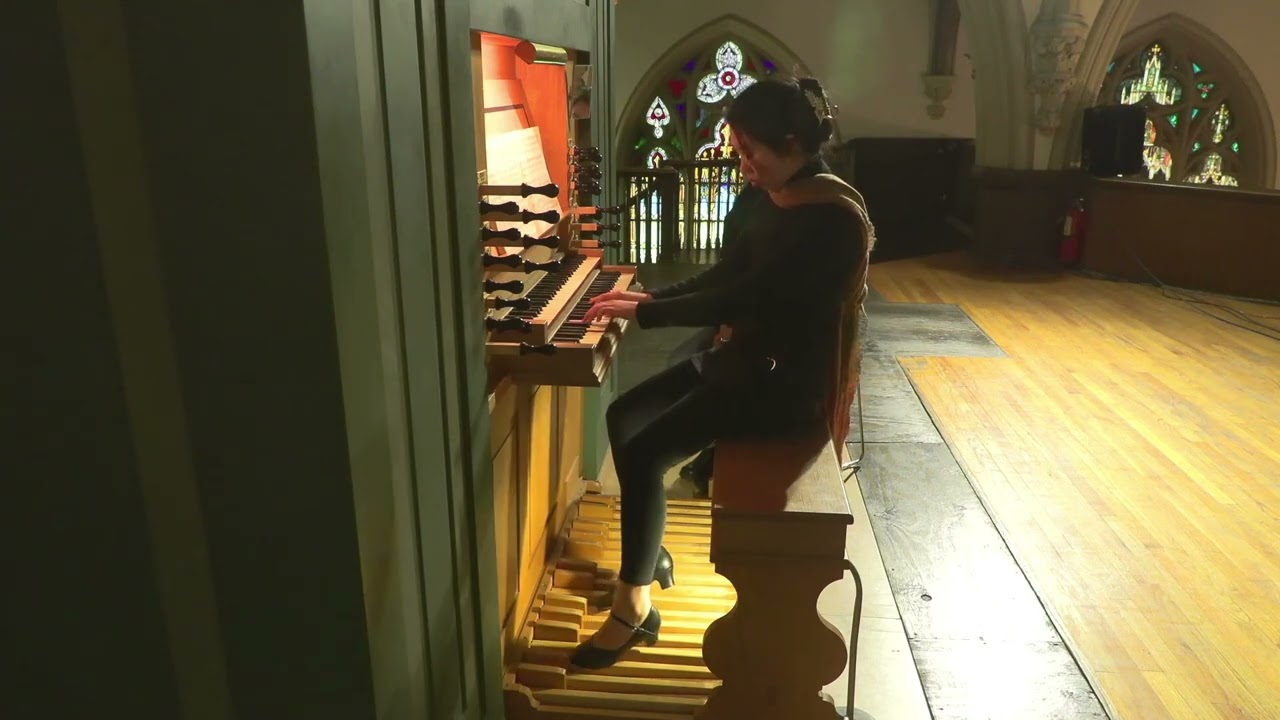 J.S. Bach: Pièce d'Orgue BWV 572 Hilda Huang | Organist