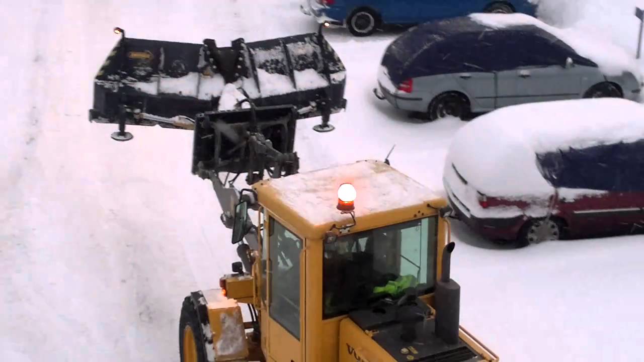 Snöröjning med Volvo L50E i Ludvika 19/12-10 Filmat med Nokia N8