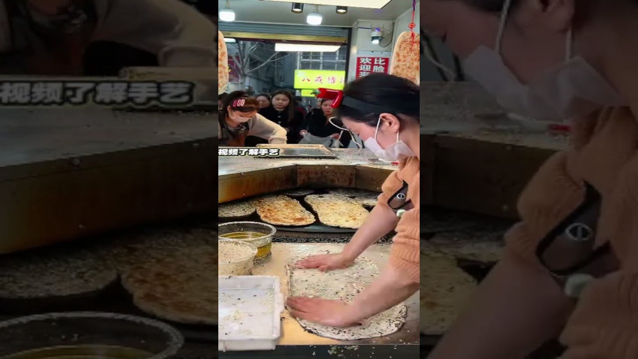 live food street making crispy naan