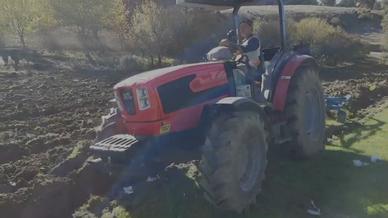 Same dorado 55 ve 54c eşliğinde yonca yeri bozma (Buğday yerlerini hazırladık ve ektik )