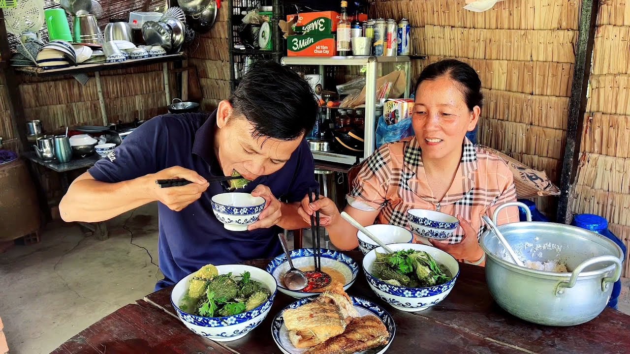 Hái Khổ Qua Rừng Hầm Một Nồi Ăn Đã Thèm , Được Con Cá Chẽm Chiên Giòn Rụm 