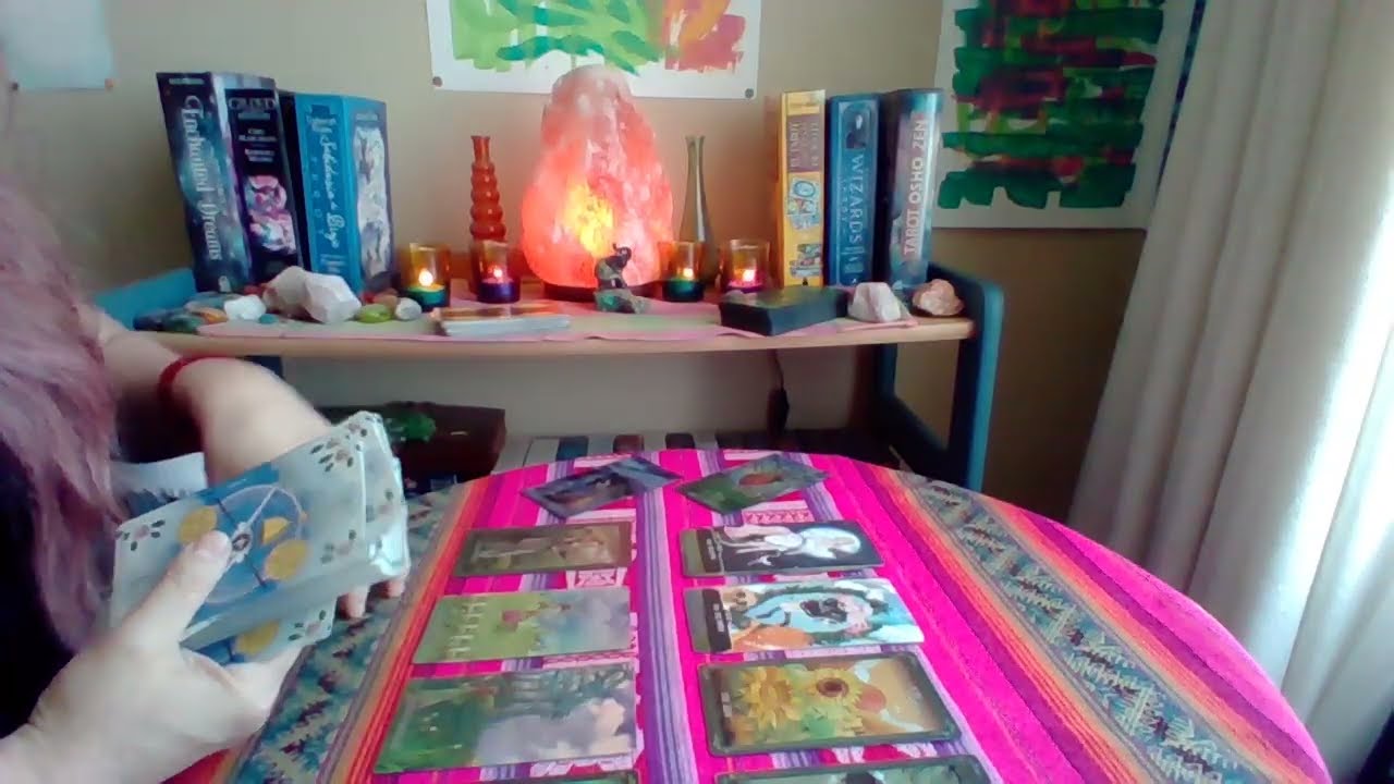LIBRA!! 🔮 Tú y alguien se comenzarán a coquetear!! Esta persona está dentro de tu círculo cercano!!