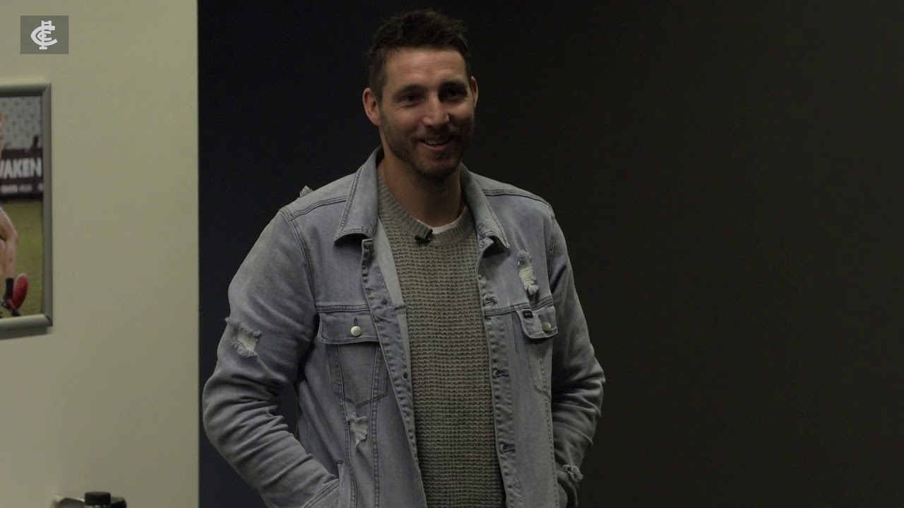 Dale Thomas lets his teammates know he's retiring - Carlton Blues