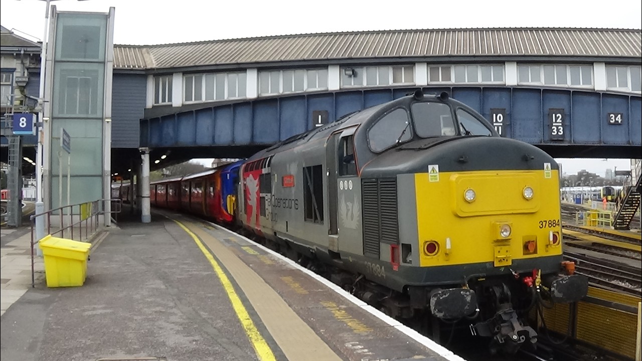 Trains at Clapham Junction + Class 455 Drag