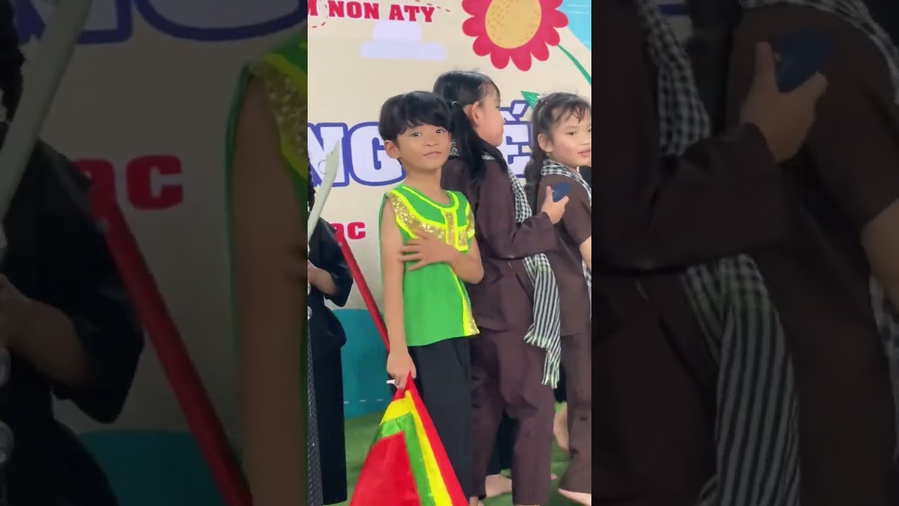 Theo chân Mẹ Mẫn đi dự lễ tốt nghiệp của Coca nhé!