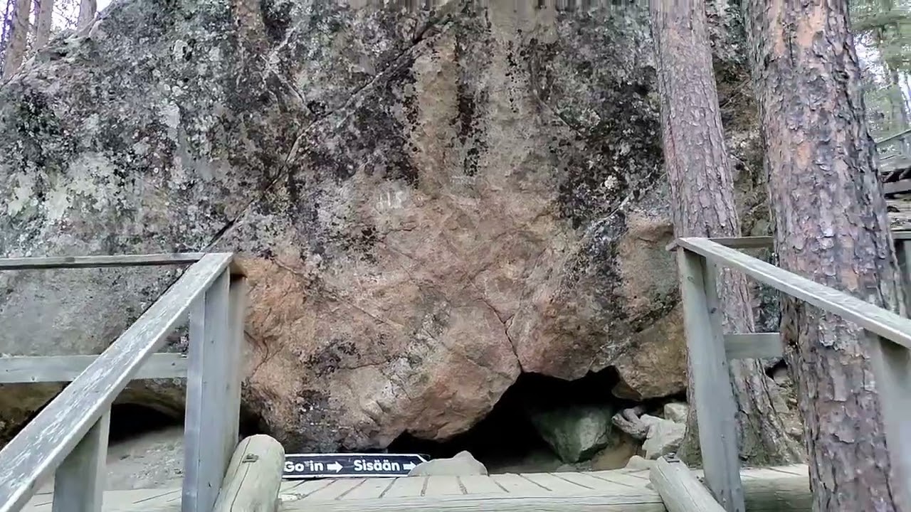 Karhun pesäkivi. Suomen suurin tafoni. Ivalo Inari väliltä.