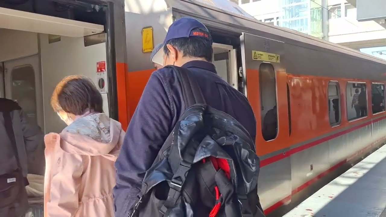 中壢車站月台火車
