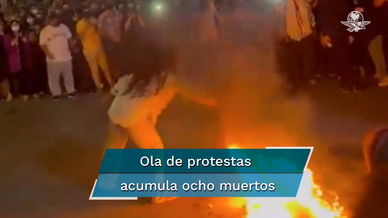 Mujeres protestan en Irán por la muerte de Masha Amini: “¡No más velo obligatorio!”