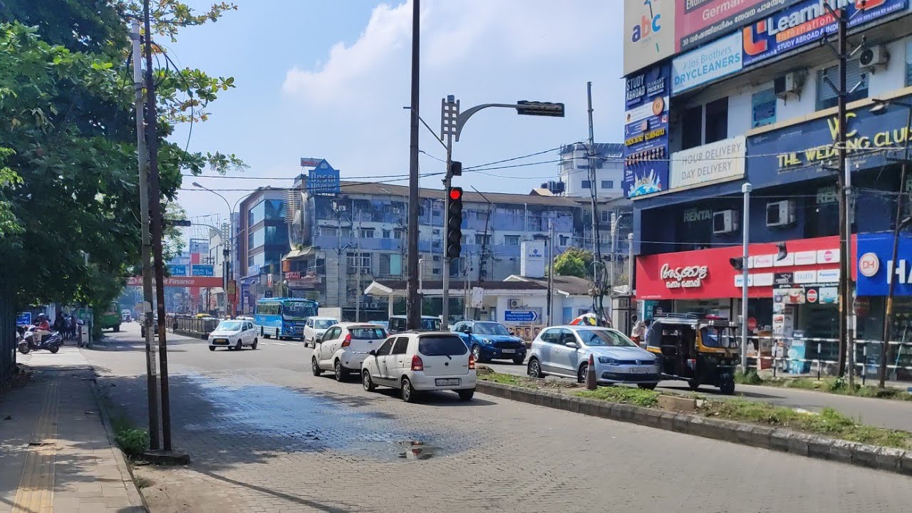 Walking in india Ernakulam mg rd 19 November 2025