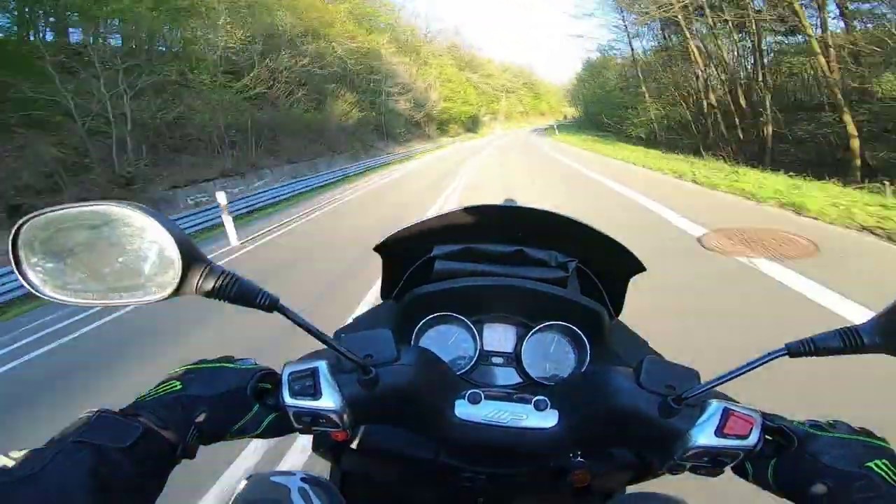Piaggio MP3 500 Fahrt zum Möhnesee  Hilfe bei kleinen Problemen.