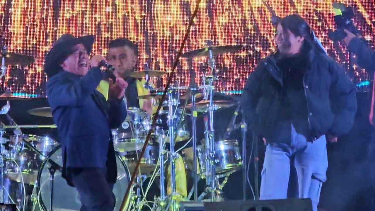 Que chingón canta este compa que se aventó un Palomazo con LA MERA LEY para una Quinceañera