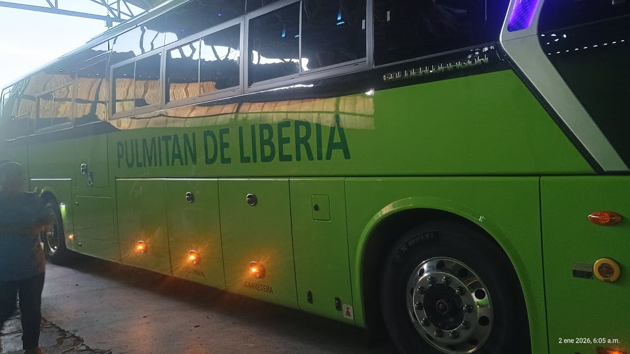 Golden Dragón Triumph XML-6122, Cummins ISM-385, Liberia - San José, Grabé algunas partes