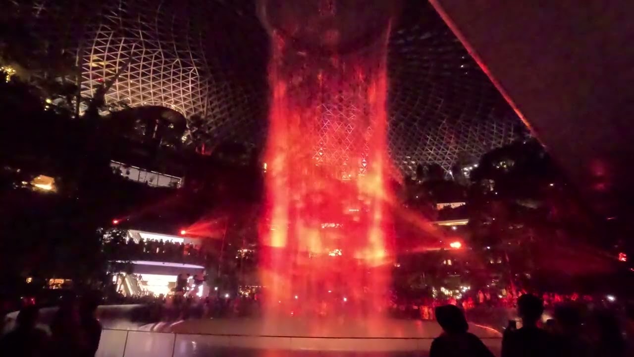 Vortex Rain Show at Changi Airport (with Nanay Belen and Tatay Moises in Singapore)