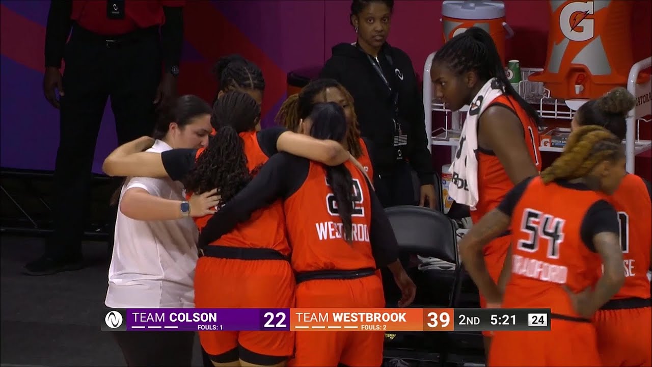 🤕 Victaria Saxton & Meighan Simmons injured less than a minute apart | Athletes Unlimited basketball
