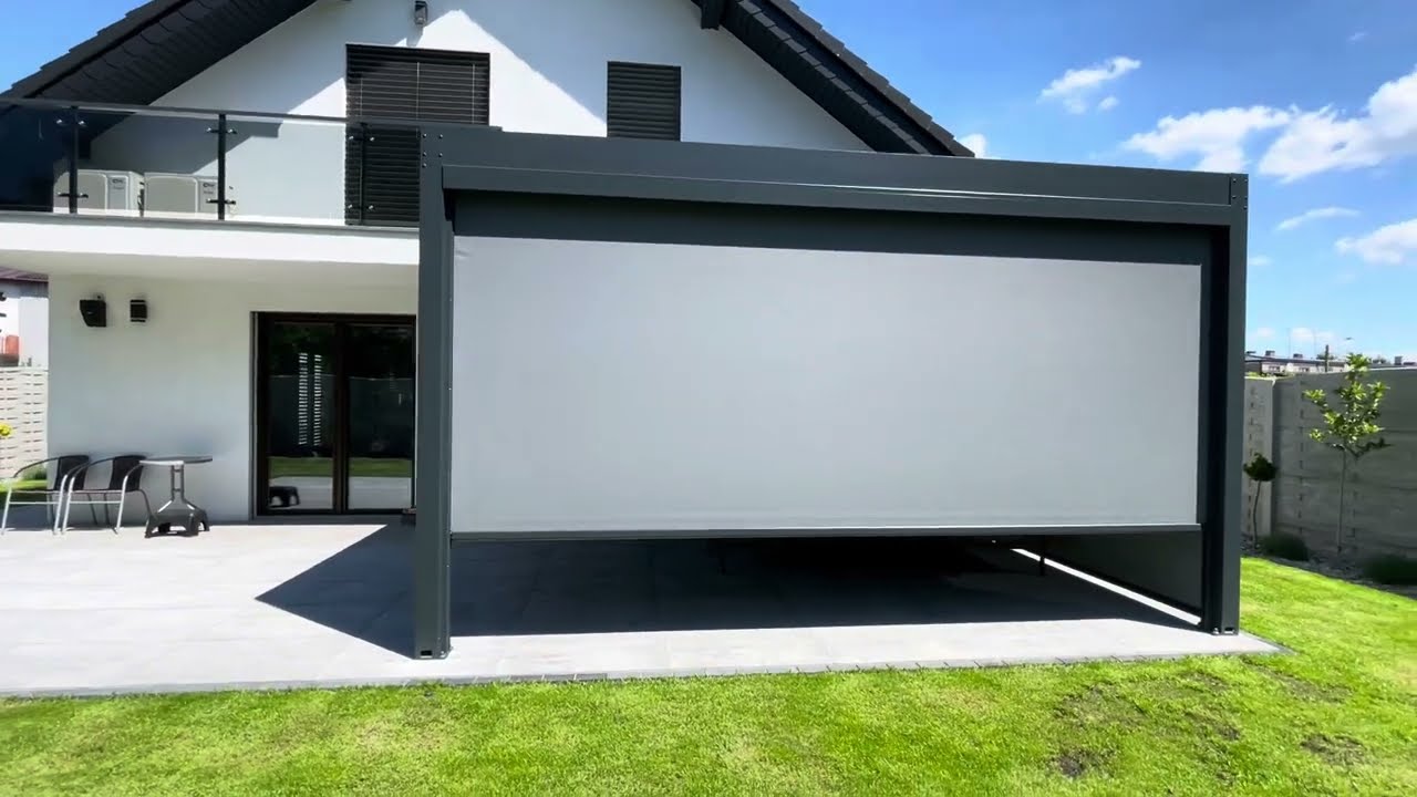 Pergola TWIGO Select z automatycznie otwieranym dachem oraz roletami typu screen.