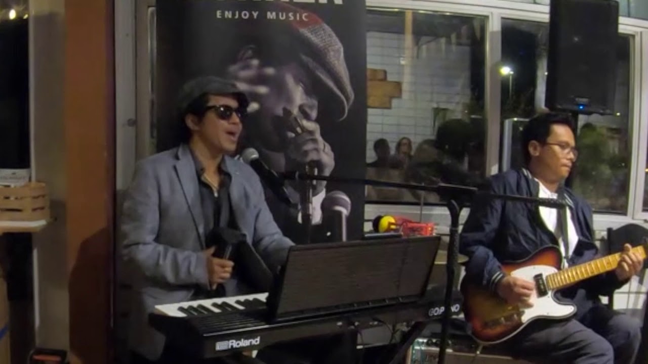 Bonny B. sings sweet home Chicago with his brother Ice B. 2019