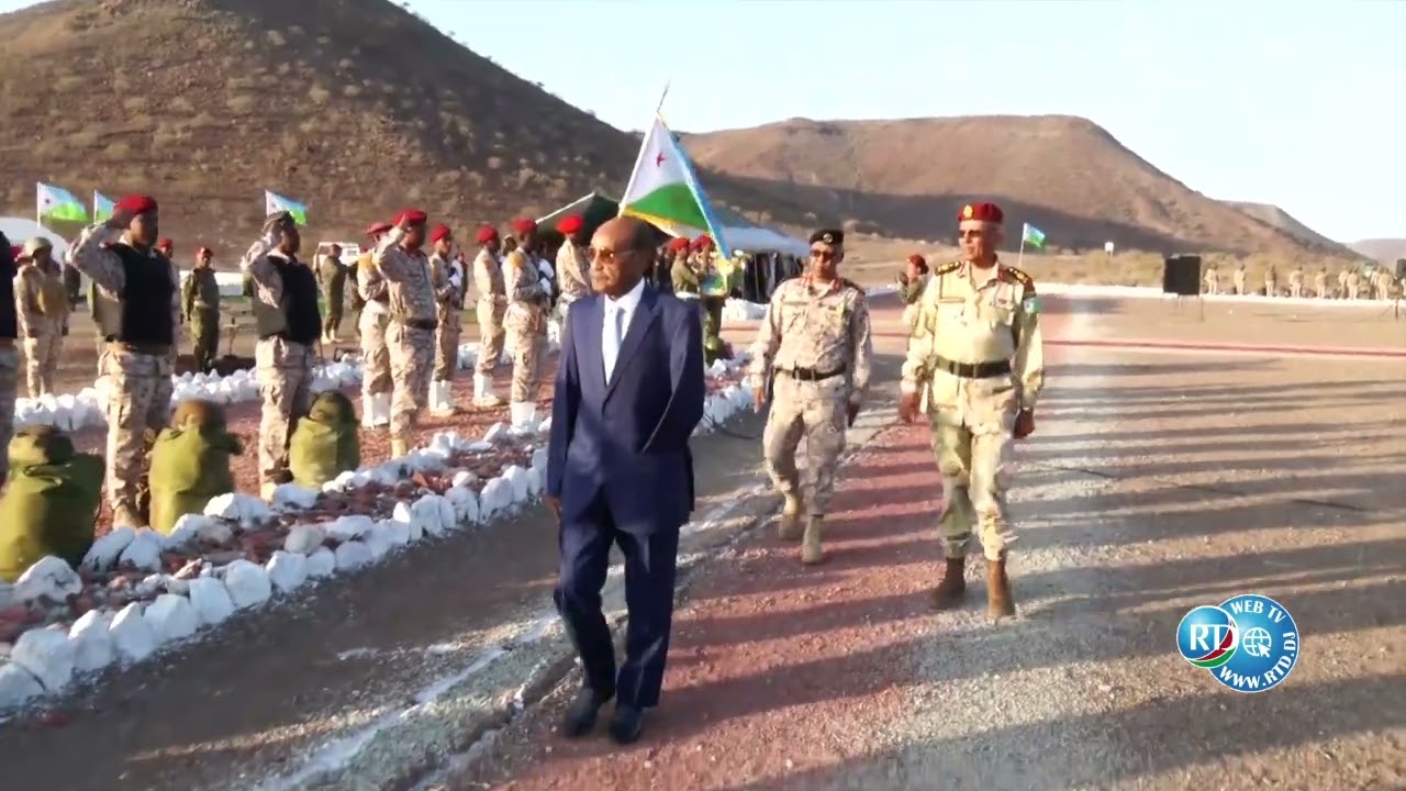 Le ministre de la défense préside la cérémonie de départ du Bataillon HIIL 11 à Beledweyne