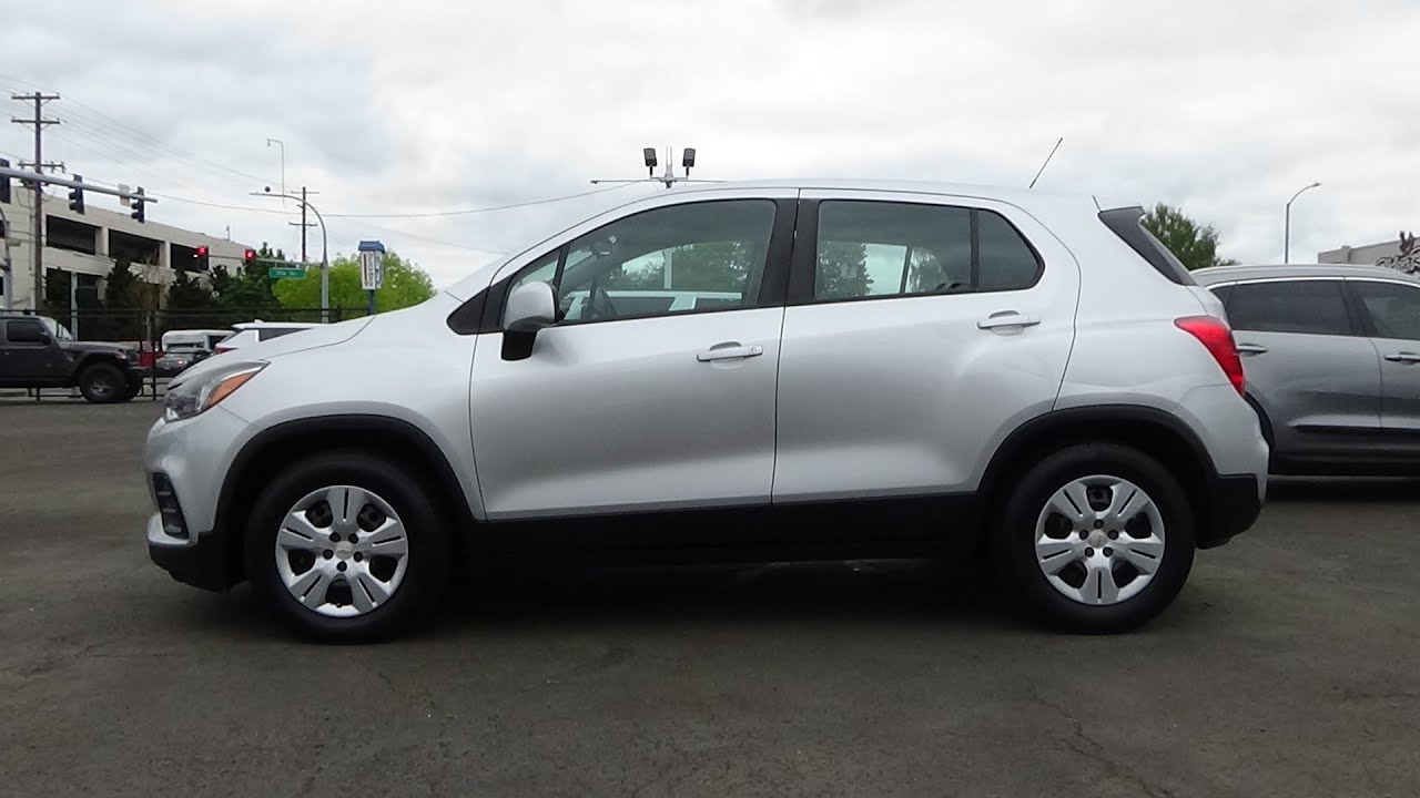 Chevrolet Trax LS 2017 года (передний привод) — запуск двигателя и документация на автомобиль.