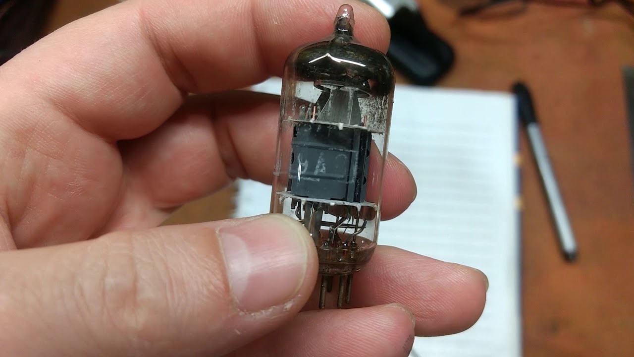 Zoom Fotográfico em Válvulas de TV e Rádio