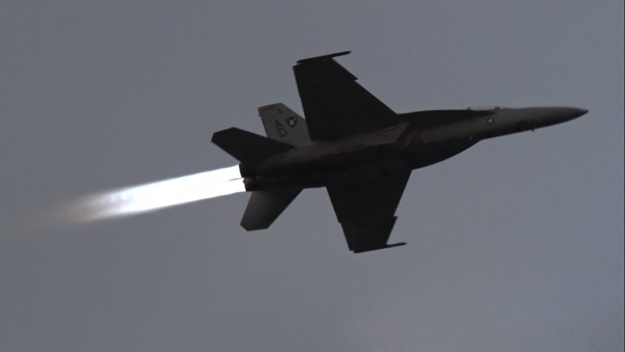 F/A-18F SUPER HORNET AFTERBURNER PASSES @ 2017 NAS Oceana Airshow Beach Blast