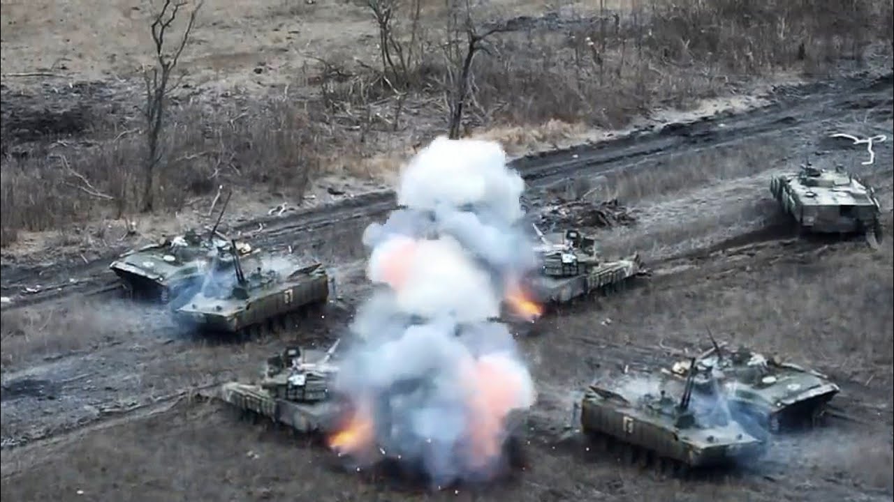 Brutal Attack Ukrainian Forces Destroy Russian Tank Convoy Near Avdiivka