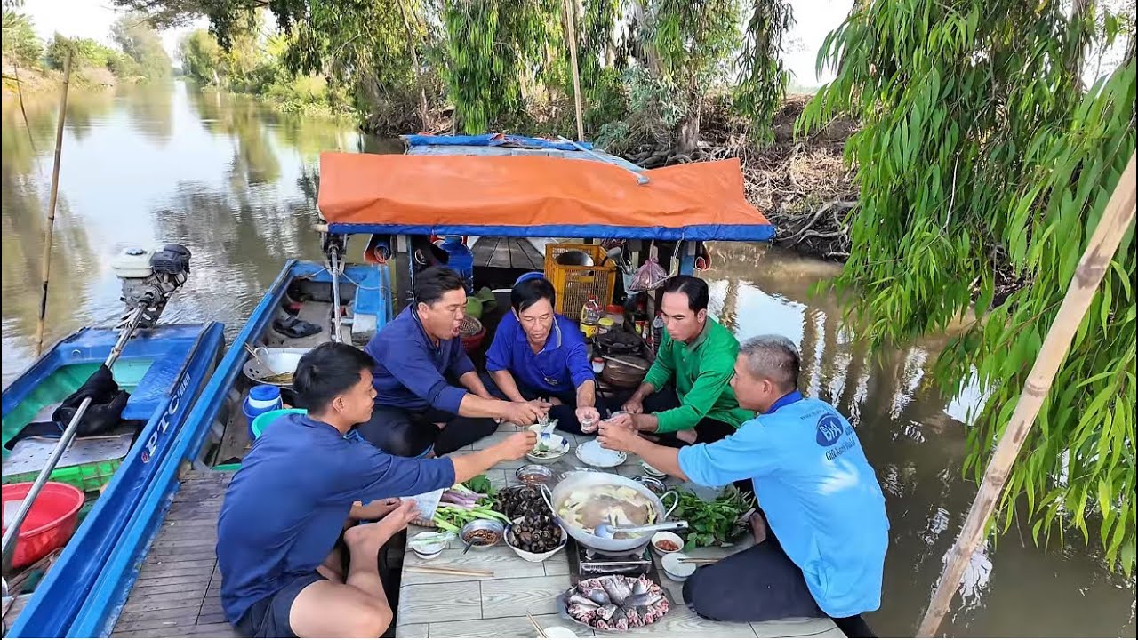 Đổ Sà Di Trúng Cá Rô Đồng Về Nấu Lẩu Mắm Của Mưu Sinh Miền Quê Nhậu Sương Sương 