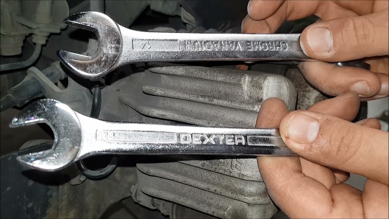 Sostituzione dischi, pastiglie e olio freni Dot 4 su Seat Leon.