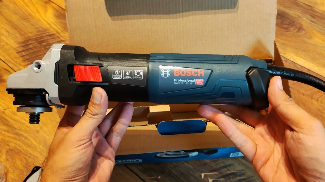 Unpacking / unboxing angle grinder Bosch GWS 17-125 SB 06017D0700