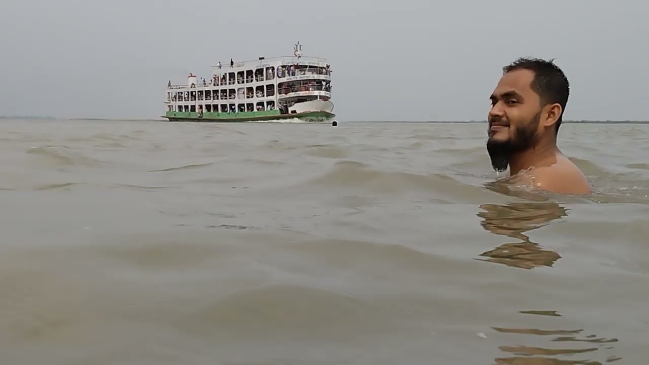 মেঘনা নদী দিয়ে যখন বরিশালের লঞ্চ যায়