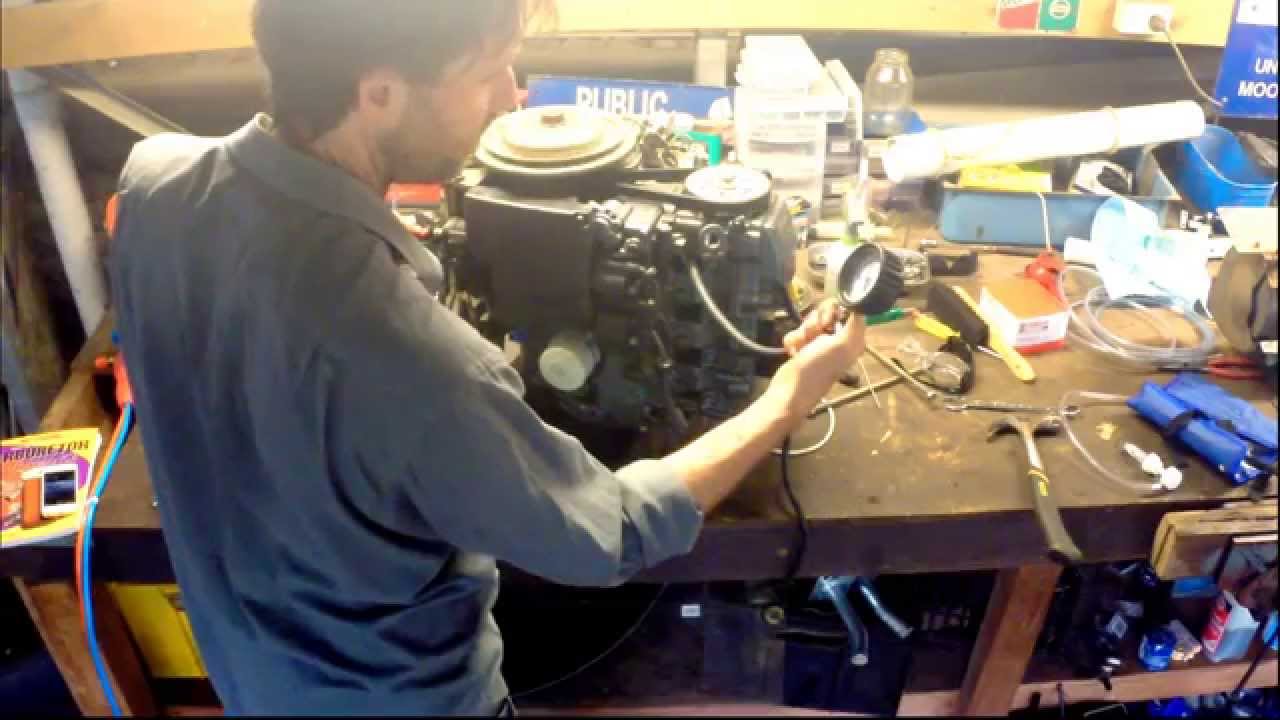 Проведение испытания компрессии на подвесном моторе Yamaha мощностью 50 л.с.